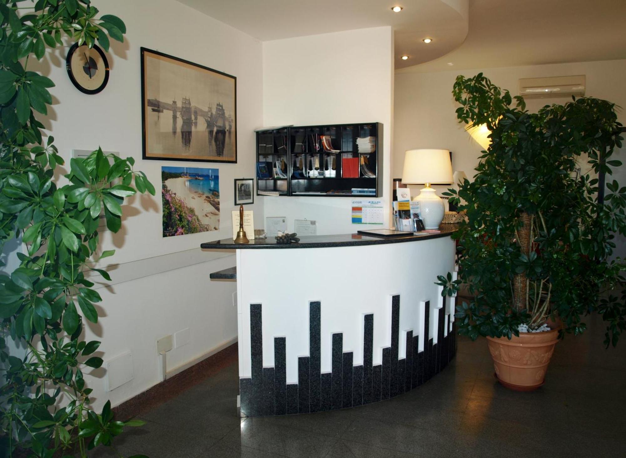 Hotel La Conchiglia La Maddalena  Luaran gambar